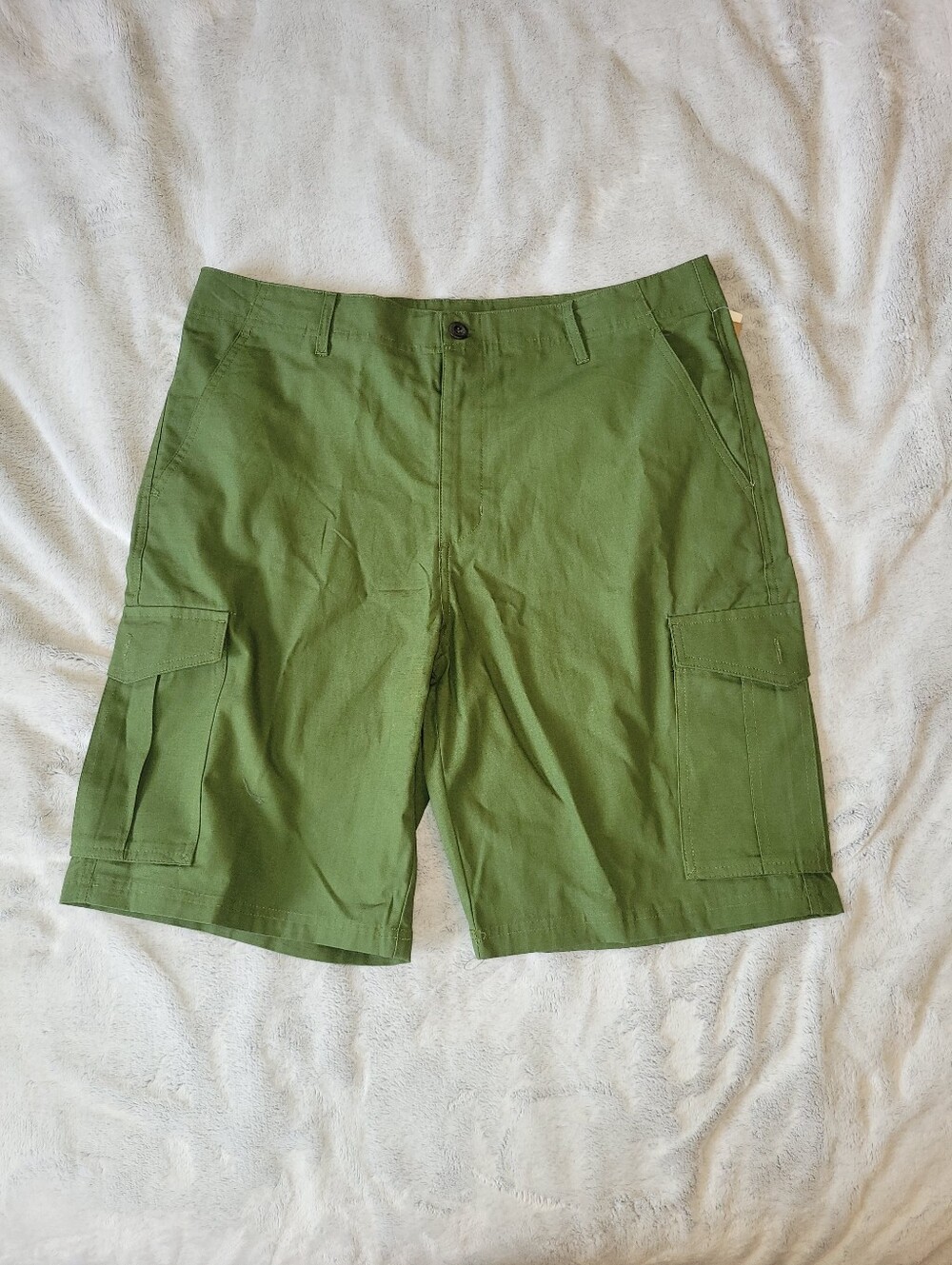 READ DESDRIPTION Eddie Bauer Mend 34 Dunite Green Ripstop Cargo Shorts Hike Camp